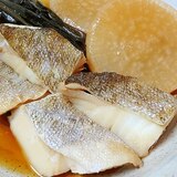 昆布で旨さアップ☆　「タラと大根の煮物」